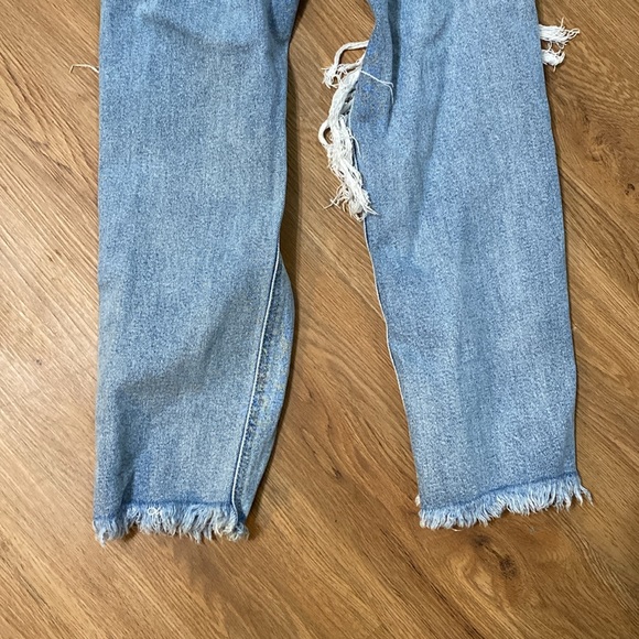 Distressed Cello Capri’s - Picture 7 of 11